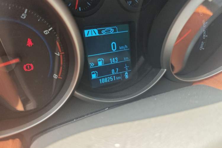 Used Chevrolet Cruze 2015 1.5L Classic SE MT Odometer Close Up