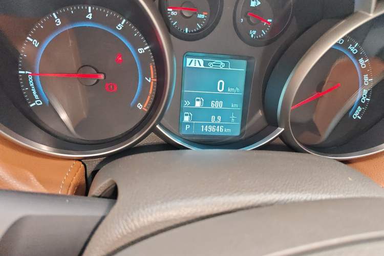 Used Chevrolet Cruze 2015 1.5L Classic SE AT Odometer Close Up