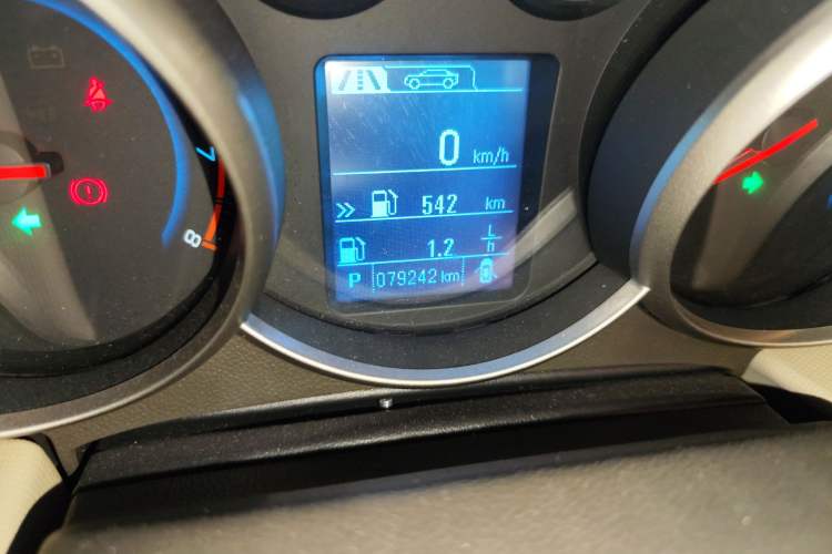 Used Chevrolet Cruze 2015 1.5L Classic SE AT Odometer Close Up