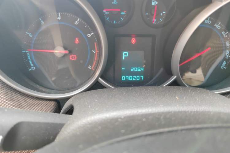 Used Chevrolet Cruze 2015 Hatchback 1.6L Automatic Comfort Edition Odometer Close Up
