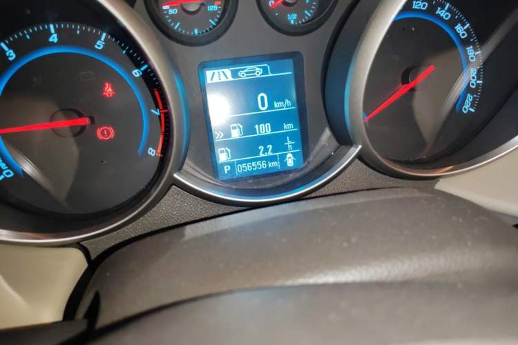 Used Chevrolet Cruze 2015 1.5L Classic SE AT Odometer Close Up