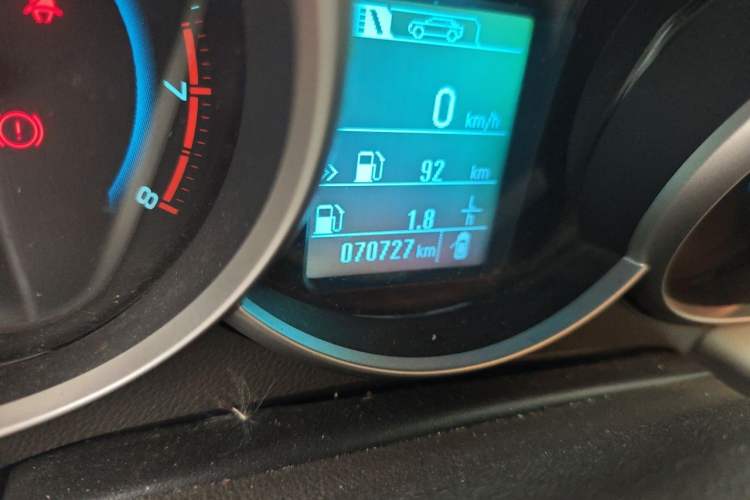 Used Chevrolet Cruze 2015 1.5L Classic SL MT Odometer Close Up