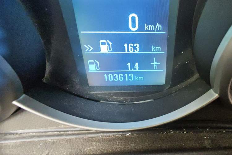Used Chevrolet Cruze 2015 1.5L Classic SE MT Odometer Close Up