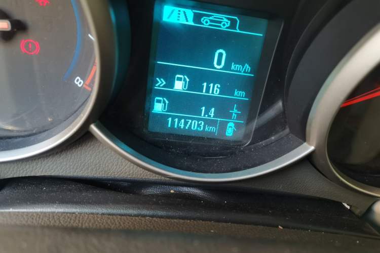 Used Chevrolet Cruze 2015 1.5L Classic SL MT Odometer Close Up