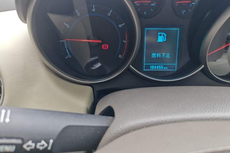 Used Chevrolet Cruze 2015 1.5L Classic SE AT Odometer Close Up