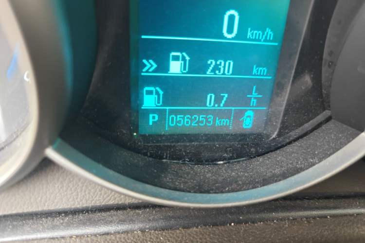 Used Chevrolet Cruze 2015 1.5L Classic SE AT Odometer Close Up