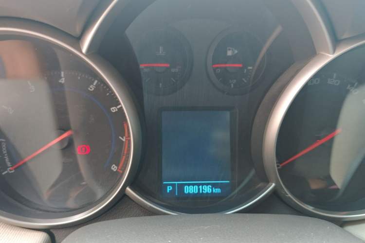 Used Chevrolet Cruze 2015 1.5L Classic SE AT Odometer Close Up
