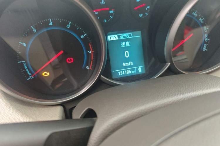 Used Chevrolet Cruze 2015 1.5L Classic SL MT Odometer Close Up