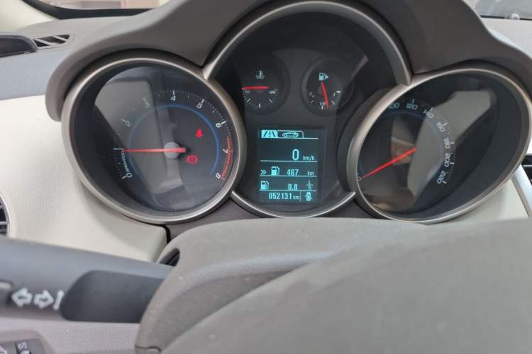 Used Chevrolet Cruze 2015 1.5L Classic SL MT Odometer Close Up