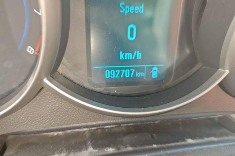 Used Chevrolet Cruze 2015 1.5L Classic SE MT Odometer Close Up