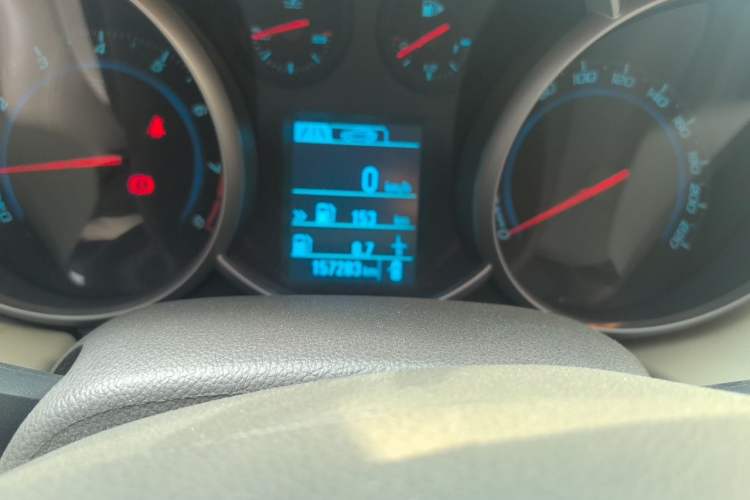 Used Chevrolet Cruze 2015 1.5L Classic SE MT Odometer Close Up