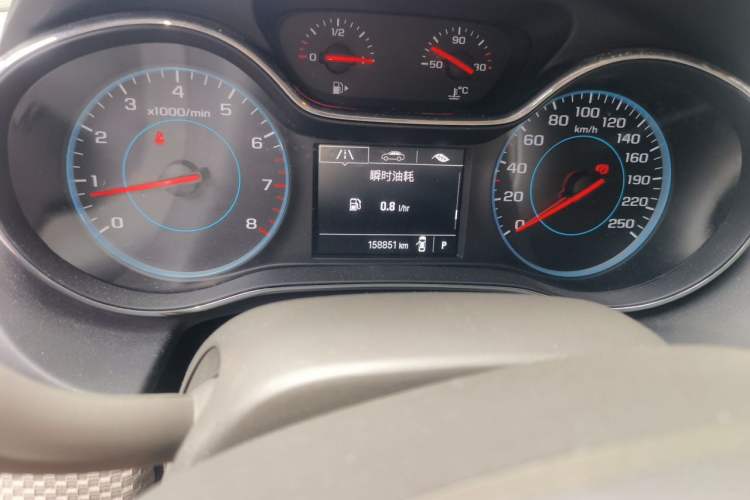 Used Chevrolet Cruze 2015 1.5L Automatic Fashion Navigation Edition Odometer Close Up