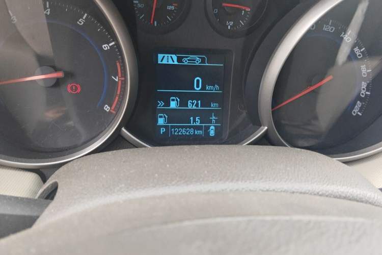 Used Chevrolet Cruze 2015 1.5L Classic SE AT Odometer Close Up