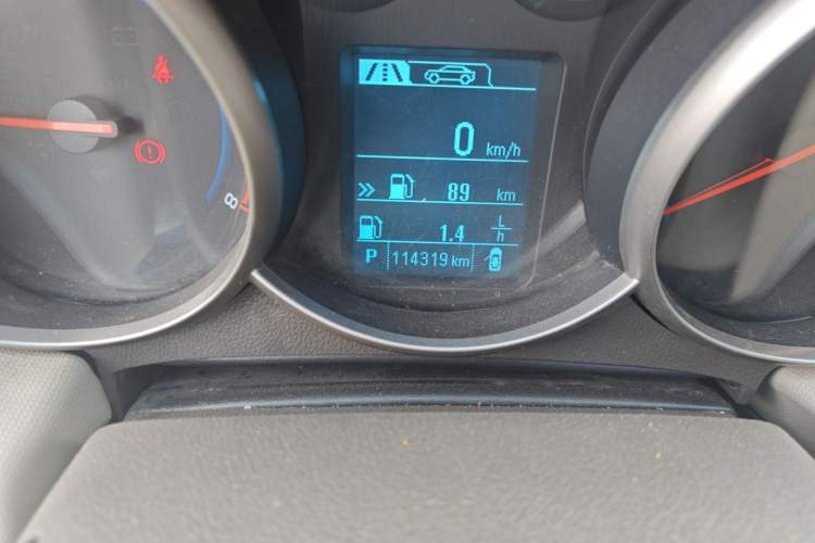 Used Chevrolet Cruze 2015 1.5L Classic SE AT Odometer Close Up