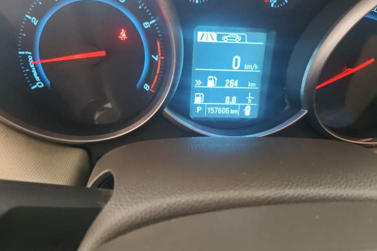 Used Chevrolet Cruze 2015 1.5L Classic SE AT Odometer Close Up