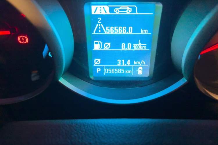 Used Chevrolet Cruze 2015 1.5L Classic SE AT Odometer Close Up