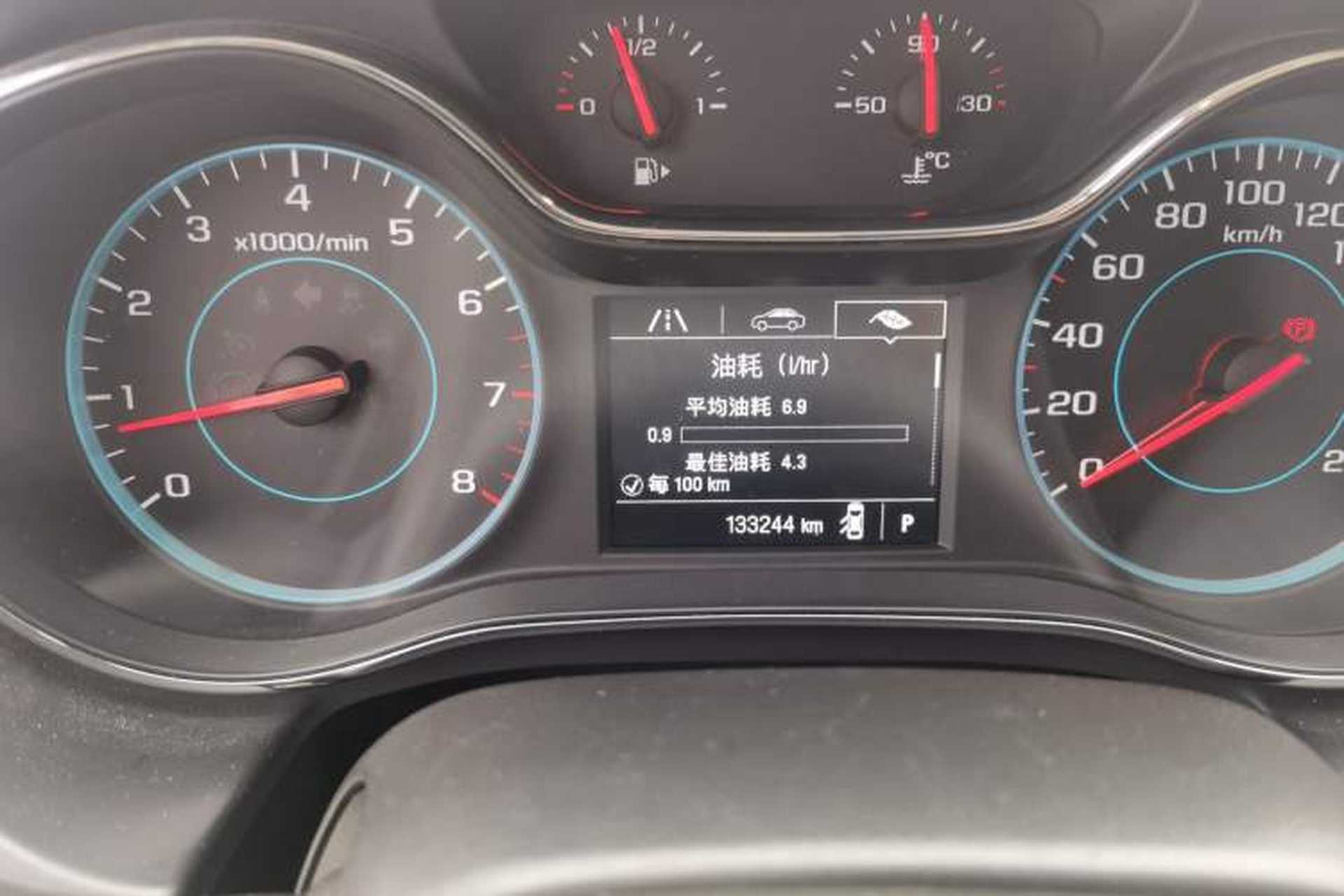 Used Chevrolet Cruze 2015 1.4T DCG Luxury Edition Odometer Close Up