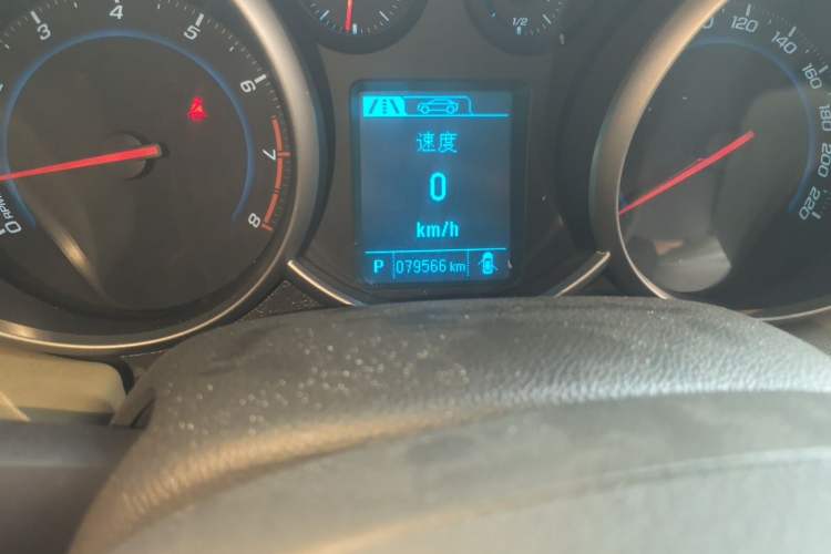 Used Chevrolet Cruze 2015 1.5L Classic SE AT Odometer Close Up