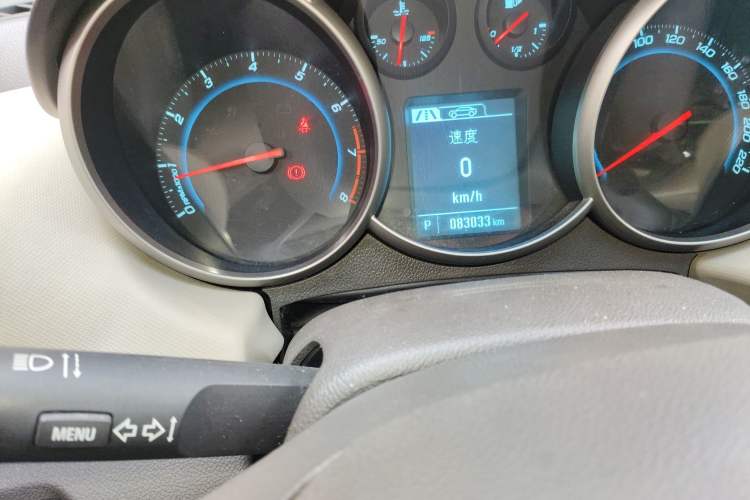 Used Chevrolet Cruze 2015 1.5L Classic SE AT Odometer Close Up