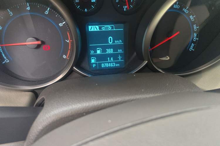 Used Chevrolet Cruze 2015 1.5L Classic SE AT Odometer Close Up