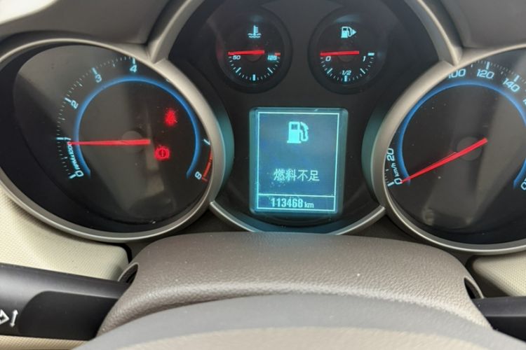 Used Chevrolet Cruze 2015 1.5L Classic SE MT Odometer Close Up