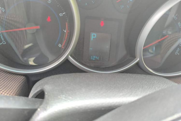 Used Chevrolet Cruze 2015 Hatchback 1.6L Automatic Comfort Edition Odometer Close Up