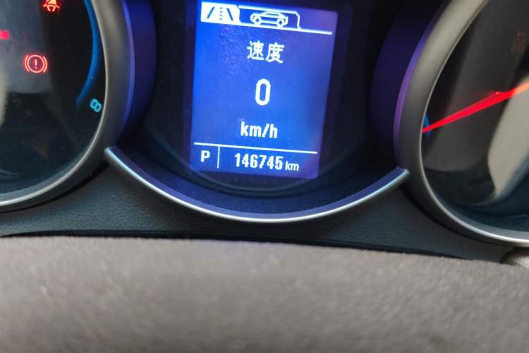 Used Chevrolet Cruze 2015 1.5L Automatic Luxury Edition Odometer Close Up