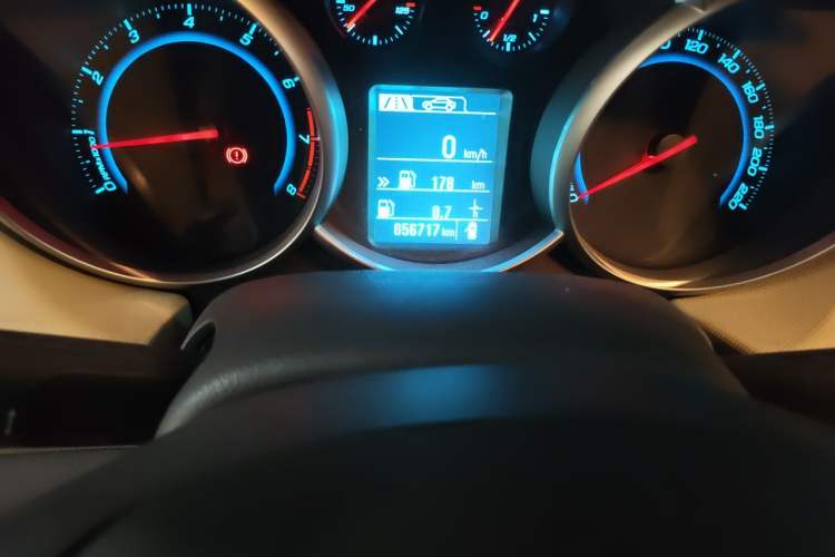 Used Chevrolet Cruze 2015 1.5L Classic SE MT Odometer Close Up