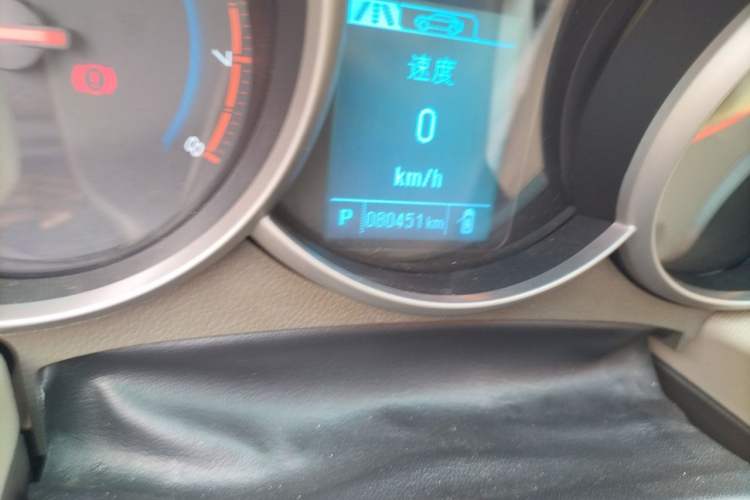 Used Chevrolet Cruze 2015 1.5L Classic SE AT Odometer Close Up