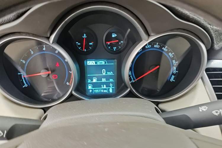 Used Chevrolet Cruze 2015 1.5L Classic SE AT Odometer Close Up