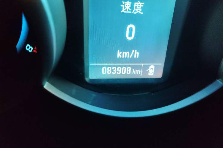 Used Chevrolet Cruze 2015 1.5L Classic SL MT Odometer Close Up