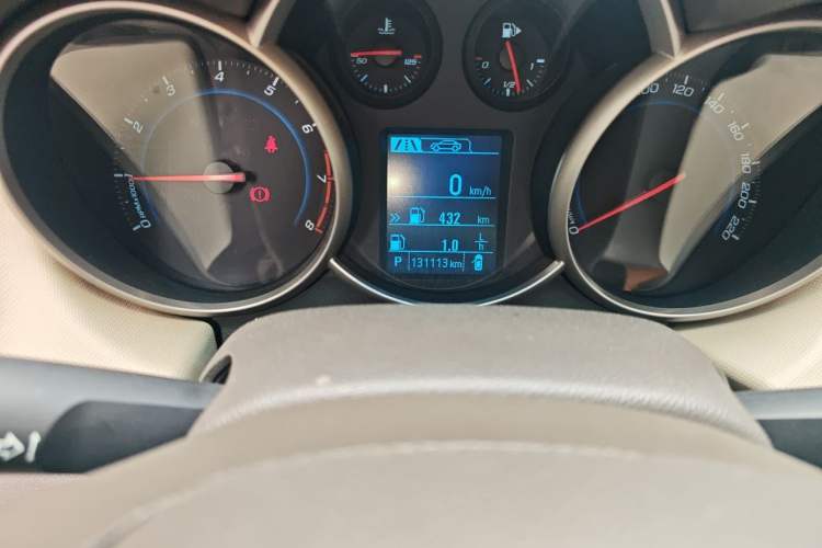 Used Chevrolet Cruze 2015 1.5L Classic SE AT Odometer Close Up