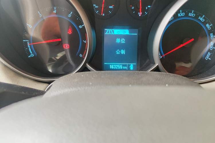 Used Chevrolet Cruze 2015 1.5L Classic SE MT Odometer Close Up