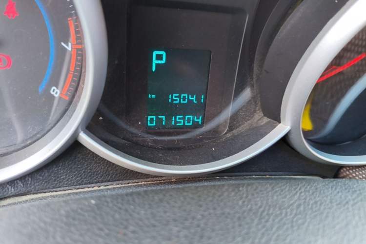 Used Chevrolet Cruze 2015 Hatchback 1.6L Automatic Comfort Edition Odometer Close Up