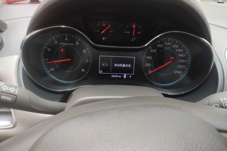 Used Chevrolet Cruze 2015 1.5L Automatic Fashion Navigation Edition Odometer Close Up