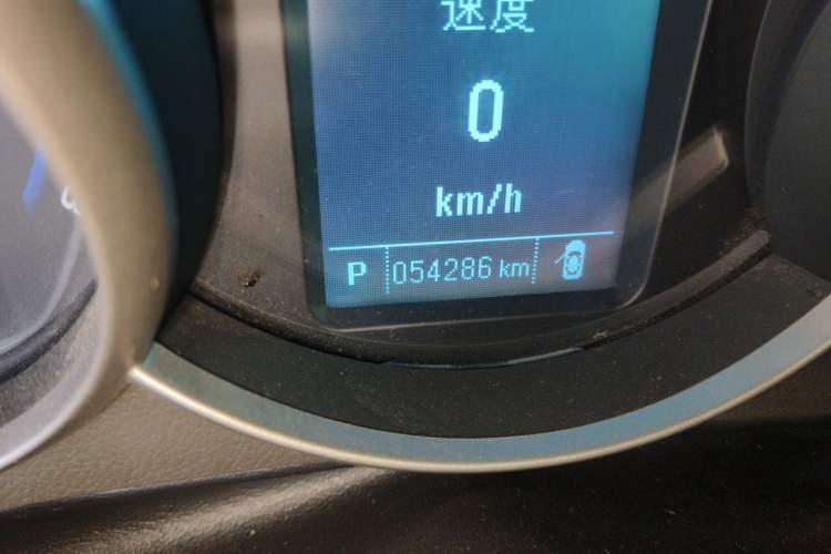 Used Chevrolet Cruze 2015 1.5L Classic SE AT Odometer Close Up