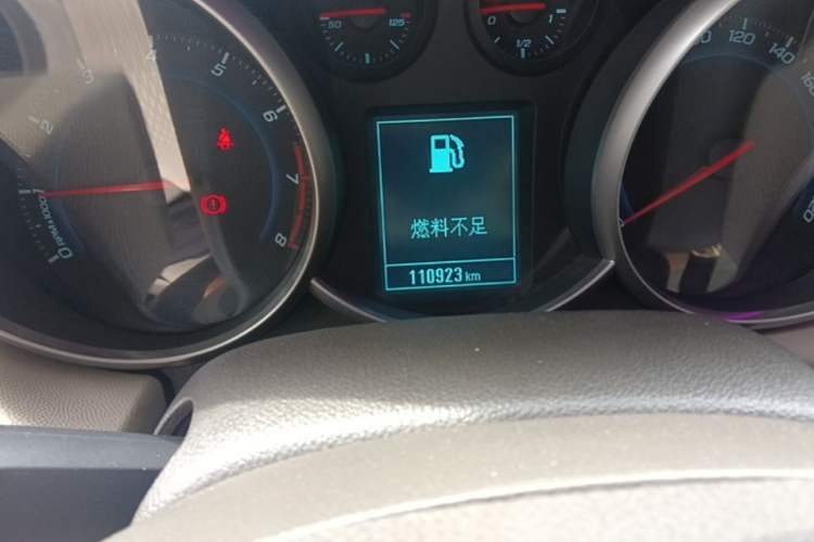 Used Chevrolet Cruze 2015 1.5L Classic SL MT Odometer Close Up