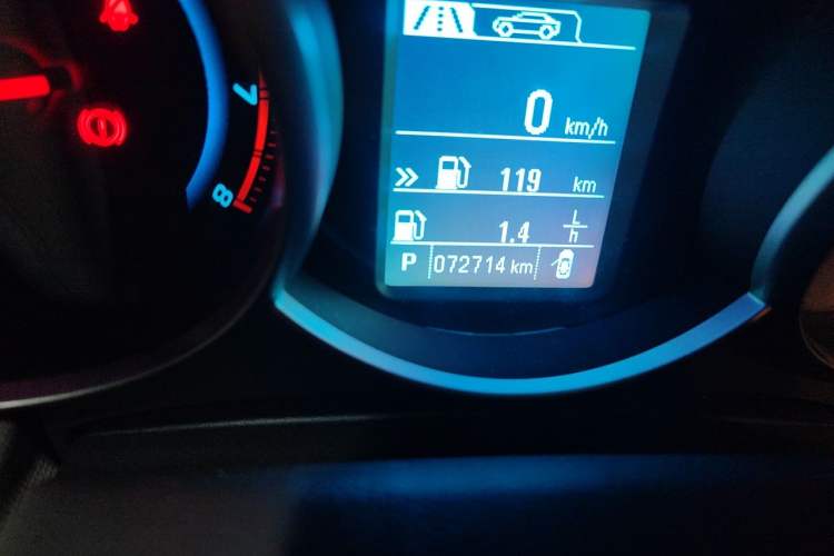 Used Chevrolet Cruze 2015 1.5L Classic SE AT Odometer Close Up