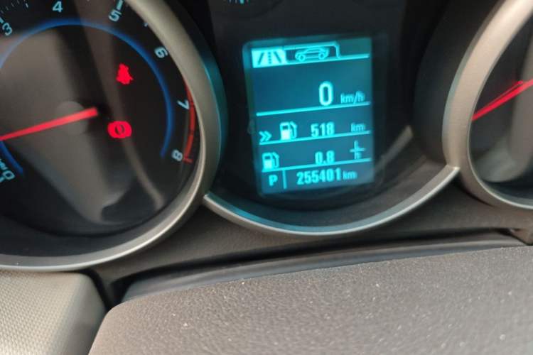Used Chevrolet Cruze 2015 1.5L Classic SE AT Odometer Close Up