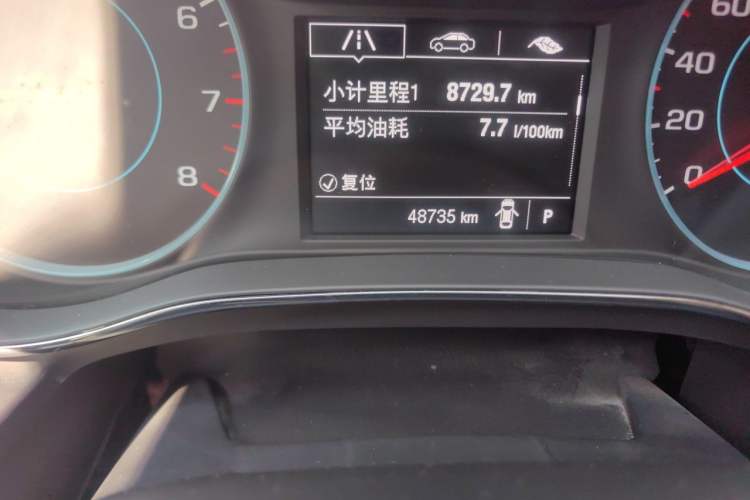 Used Chevrolet Cruze 2015 1.5L Automatic Luxury Edition Odometer Close Up