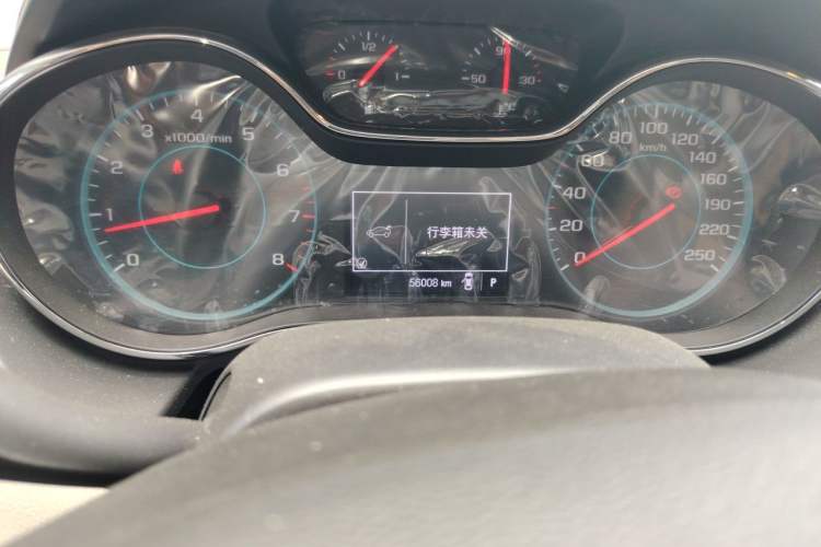Used Chevrolet Cruze 2015 1.4T DCG Luxury Edition Odometer Close Up