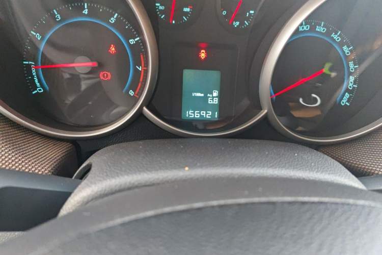 Used Chevrolet Cruze 2015 Hatchback 1.6L Manual Comfort Edition Odometer Close Up