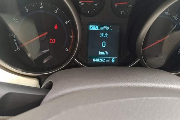 Used Chevrolet Cruze 2015 1.5L Classic SE MT Odometer Close Up