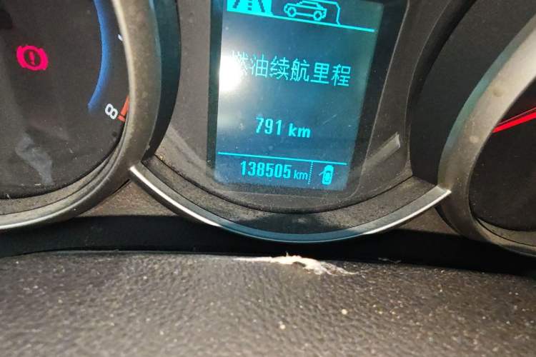 Used Chevrolet Cruze 2015 1.5L Classic SL MT Odometer Close Up