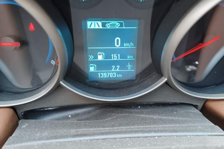 Used Chevrolet Cruze 2015 1.5L Classic SE MT Odometer Close Up