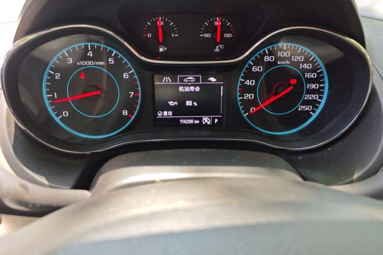 Used Chevrolet Cruze 2015 1.5L Automatic Luxury Edition Odometer Close Up