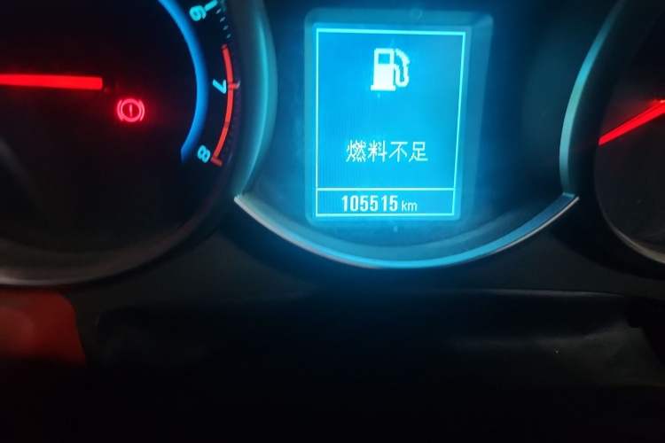 Used Chevrolet Cruze 2015 1.5L Classic SL MT Odometer Close Up