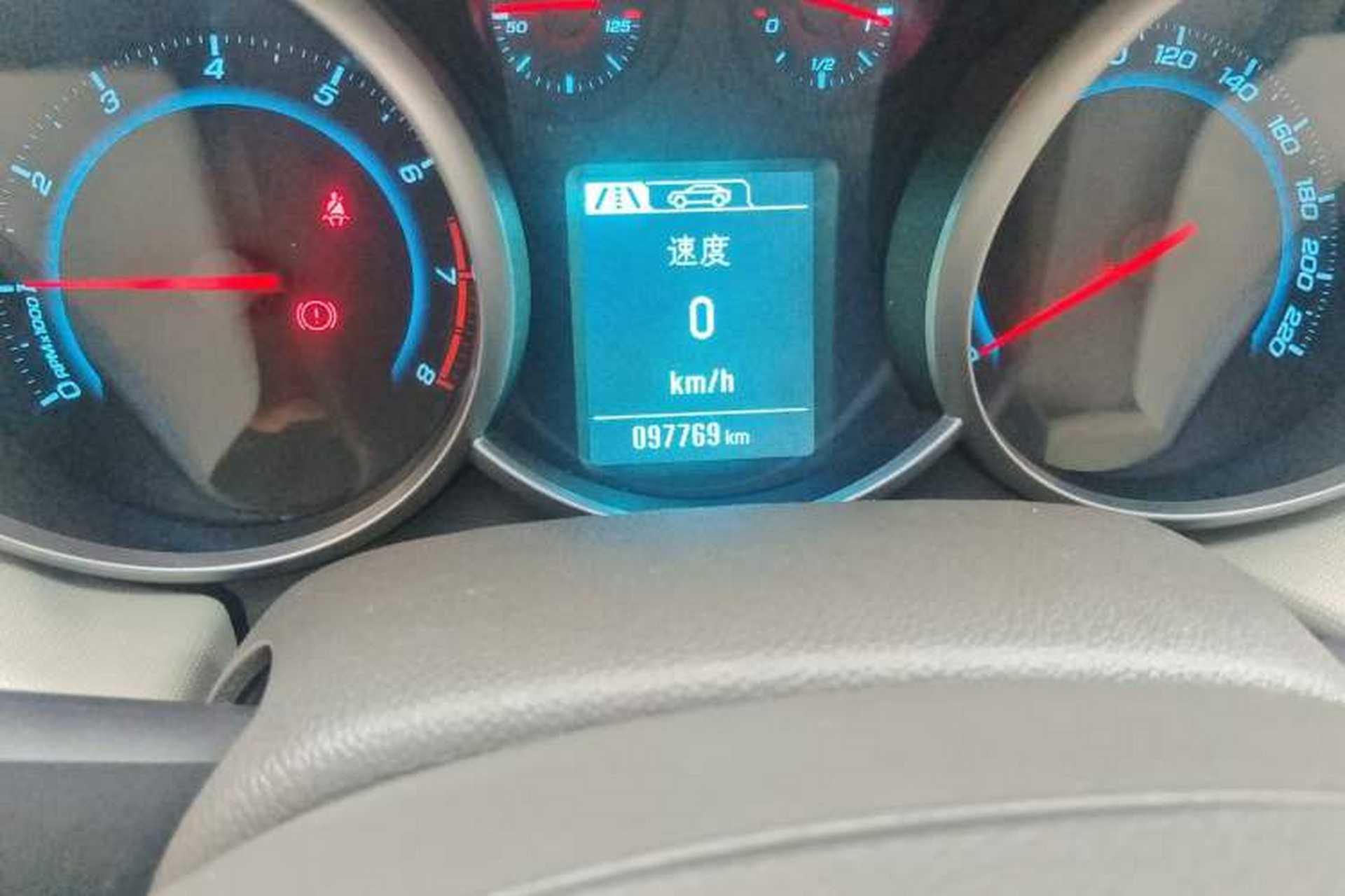 Used Chevrolet Cruze 2015 1.5L Classic SE MT Odometer Close Up