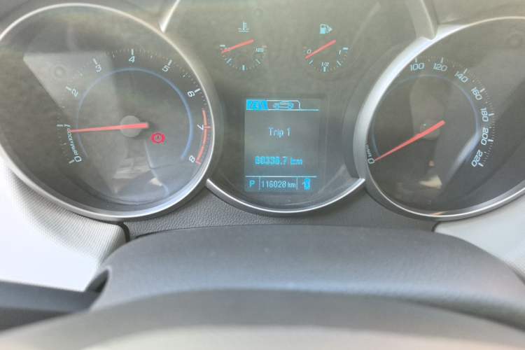 Used Chevrolet Cruze 2015 1.5L Classic SE AT Odometer Close Up