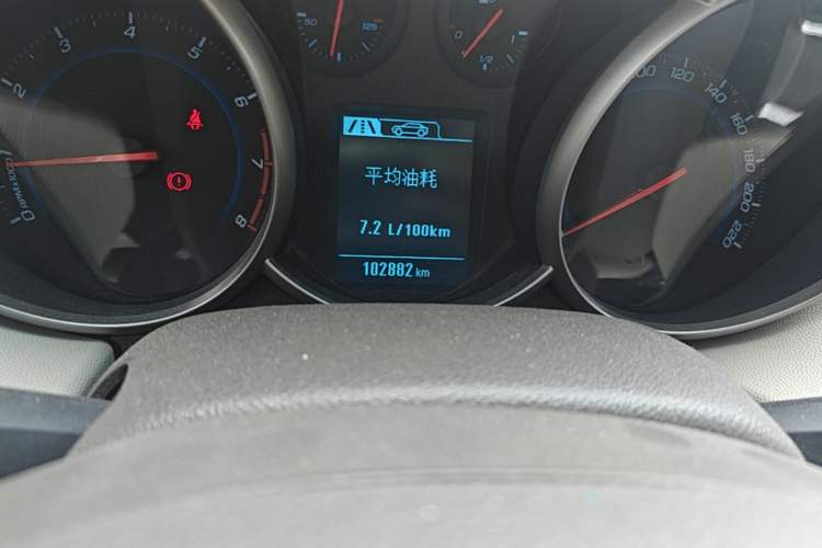 Used Chevrolet Cruze 2015 1.5L Classic SL MT Odometer Close Up
